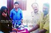Honest auto driver returns bag of valuables ; wins applause